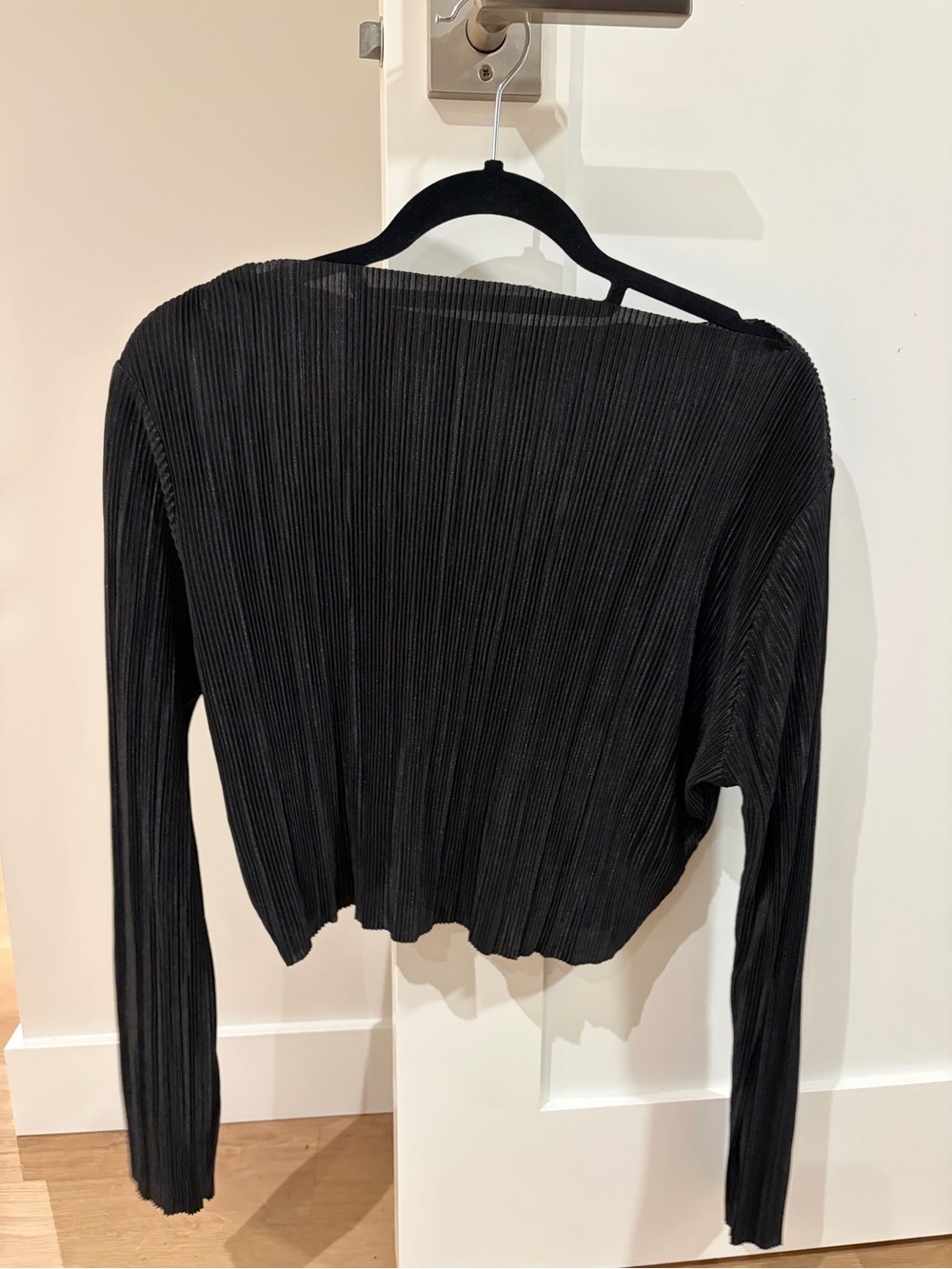 Black Pleated Long-Sleeve Cropped Top